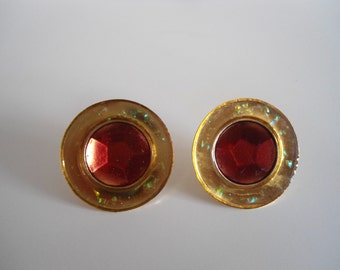 Vintage earrings, classic style.