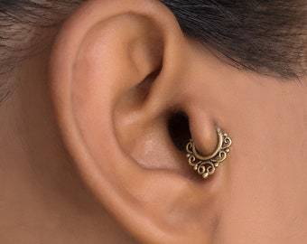 18g Tragus Piercing. Gold Cartilage Hoop. Helix Earring. Daith Piercing . Cartilage Jewelry. Tragus Earring. Cartilage Earring. Helix Hoop.
