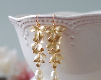 Bridal Earrings, Cream White Teardrop Pearls Earrings with Gold orchid Flowers, Gold Wedding Earrings, Bridesmaid Earrings, Bridesmaid Gift