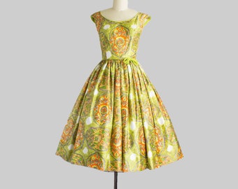 1950s Chartruese Novelty Print Dress | Small (36B/24-25W)