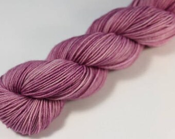 Skein hand - dyed Fingering - superwash Merino - and Nylon 50 g / m 210 - LILAC