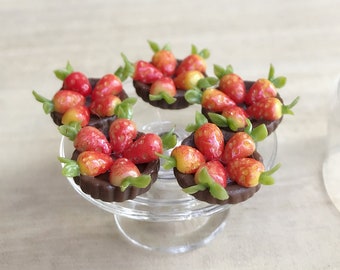 Miniature Strawberry Cake,Miniature Sweet,Dollhouse cakes,Miniature bakery,Miniature Cakes,Dollhouse Bakery,Fruit Cakes