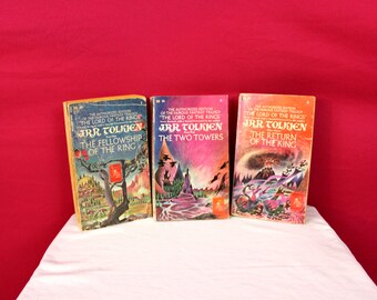 The Lord Of The Rings Trilogy Vintage Paperback Books. Lord Of The Rings Book Collection. 1960s JRR Tolkien Lord Of The Rings Book Gift Set