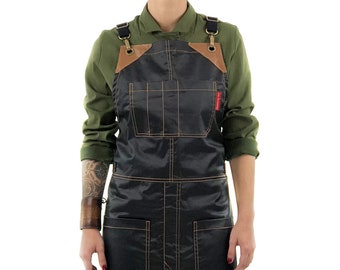 Cross-Back Chimney Black Apron – Coated Twill with Leather Reinforcement and Split-Leg