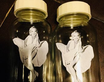 SALE!!! Marilyn Monroe World Shaker Salt and Pepper Shakers, 8 bucks CHEAP!!