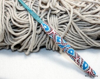 Polymer clay covered crochet hook, Boye size E/4 or 3.50mm, ergonomic hook, decorative handle, handmade design, ready to ship