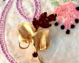 Vintage Red Rhinestone Brooch 4 Red Marquis & 1 Round Red rhinestone in a gold tone setting. Prong set rhinestones petite brooch 1960's Exc