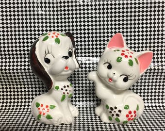 Kitschy Salt n Pepper Shakers * Free Shipping