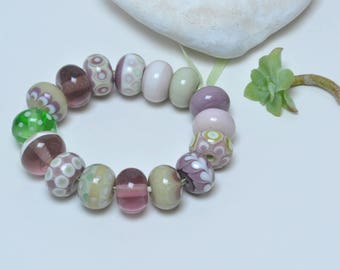 Spring Lilac - Artisan lampwork beads by Loupiac