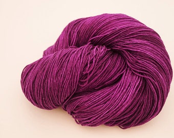Hand-dyed yarn - Merino/Nylon 4ply - 100g - Plum