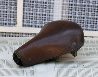 Bike seat, Vintage bicycle seat, Brown leather bicycle seat, Bicycle part, Old bike seat, Leather seat, Retro cycling gift, Cycling