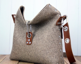 Womans felt handbag, felt purse for women, messenger bag for her, gift for her, womans messenger bag, clutch bag, handbag