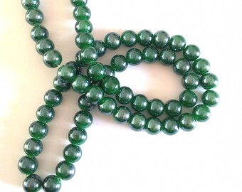 10 T32 iridescent green glass beads