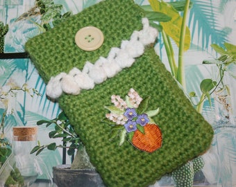 Crochet cell phone case