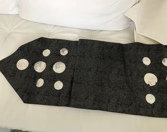 135 * 33 cm long leather black and silver table runner
