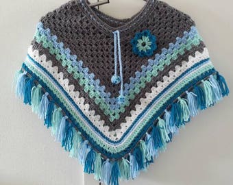 Blue/mint/grey crocheted poncho size 116 t/M 128