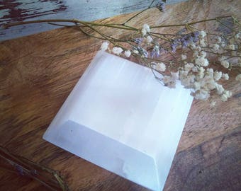 Selenite crystal charging plate