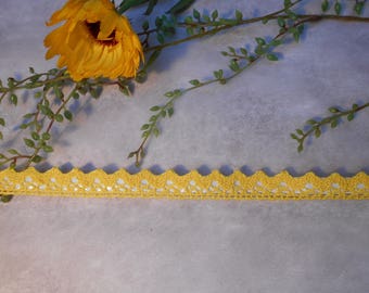 The other side - yellow - cord fabric side tape adhesive lace tape