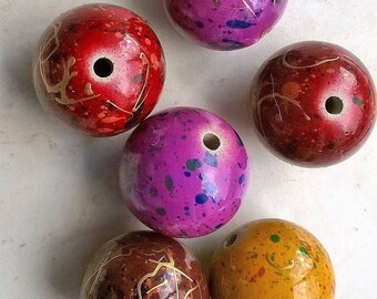 Set of 53 beads spots and stripes 22mm