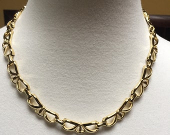 Gold Tone Bow Shaped Choker Necklace 18"