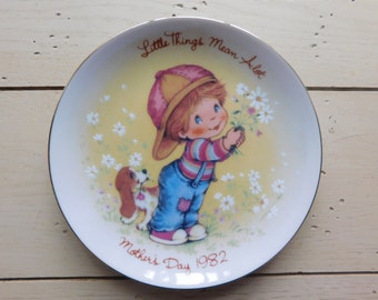 Mother's Day 1982 Vintage 5 In. Avon Plate Made in Japan Little Things Mean Alot