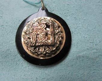 Peruvian Gold Pendant 14 Karat Gold Vintage