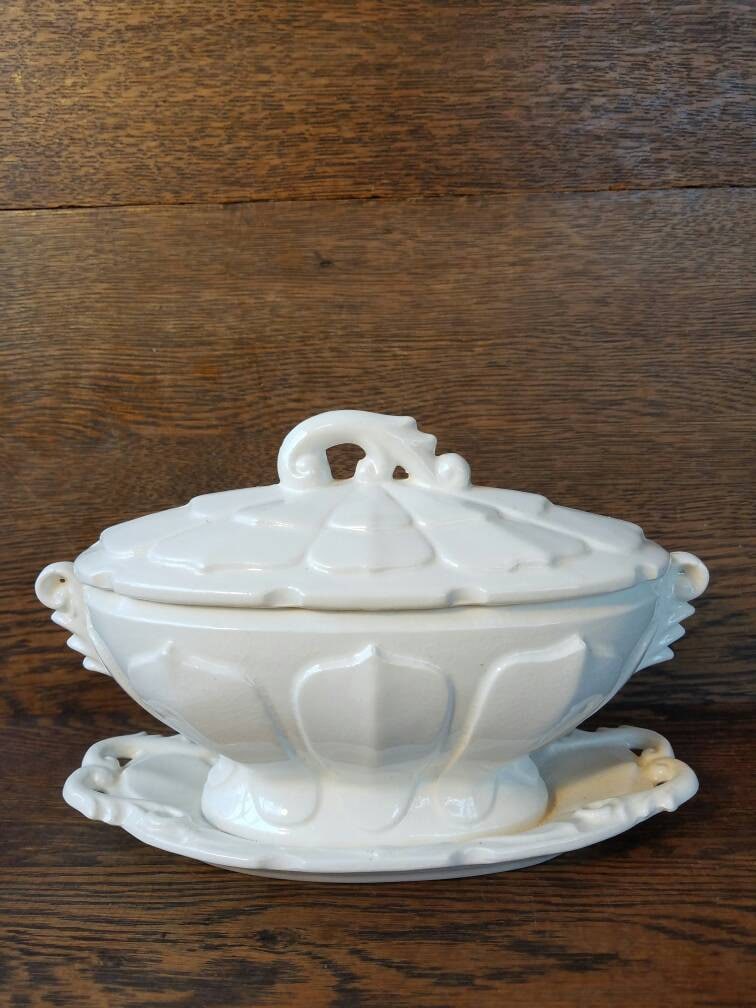 Vintage White Gravy Boat w/ Lid and Underplate Old Antique