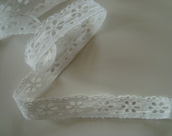 Fine openwork 15 mm wide white lace