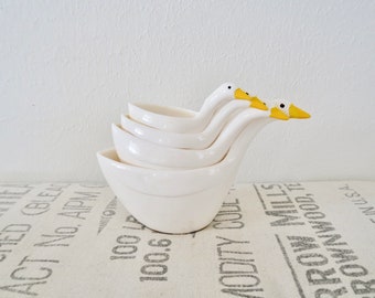 Vintage White Nesting Geese Duck Plastic Measuring Cups