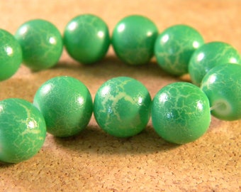 painted cracked glass - green - E PE240 12 mm 10 beads