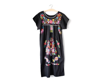 Vintage Mexican embroidered dress | L