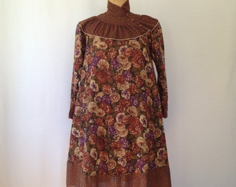 1970s medallion/floral pattern dress by VeeVee