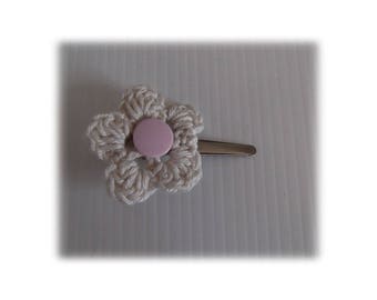 ECRU CROCHET FLOWER ALLIGATOR HAIR CLIP