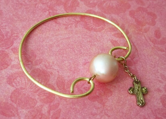 Girl's Religious Gift //First Holy Communion Bracelet // Confirmation Bangle // Single Pearl Bangle Mini Cross Charm // Minimalist Bracelet