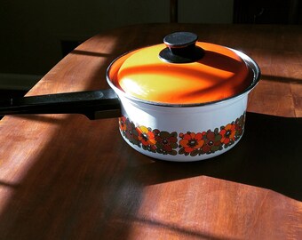 Groovy vintage floral saucepan
