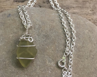 Green Sea glass Necklace, Green sea glass jewelry, Citron sea glass , Green Beach Glass Necklace, Green Beach Glass pendant