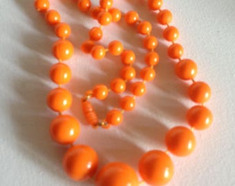 Chunky funky orange plastic graduated round bead necklace retro