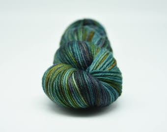 Hand dyed DK weight yarn, superwash merino wool, 225m/100g