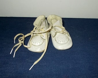 Vintage 1940s or 1950s Leather Lace-Up Baby First Walking Shoes-Cut-Outs on Toes-FREE SHIPPING