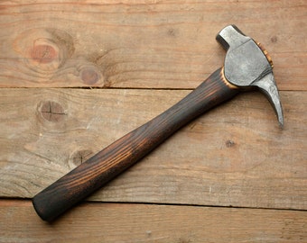 Hand forged carpenter's claw hammer