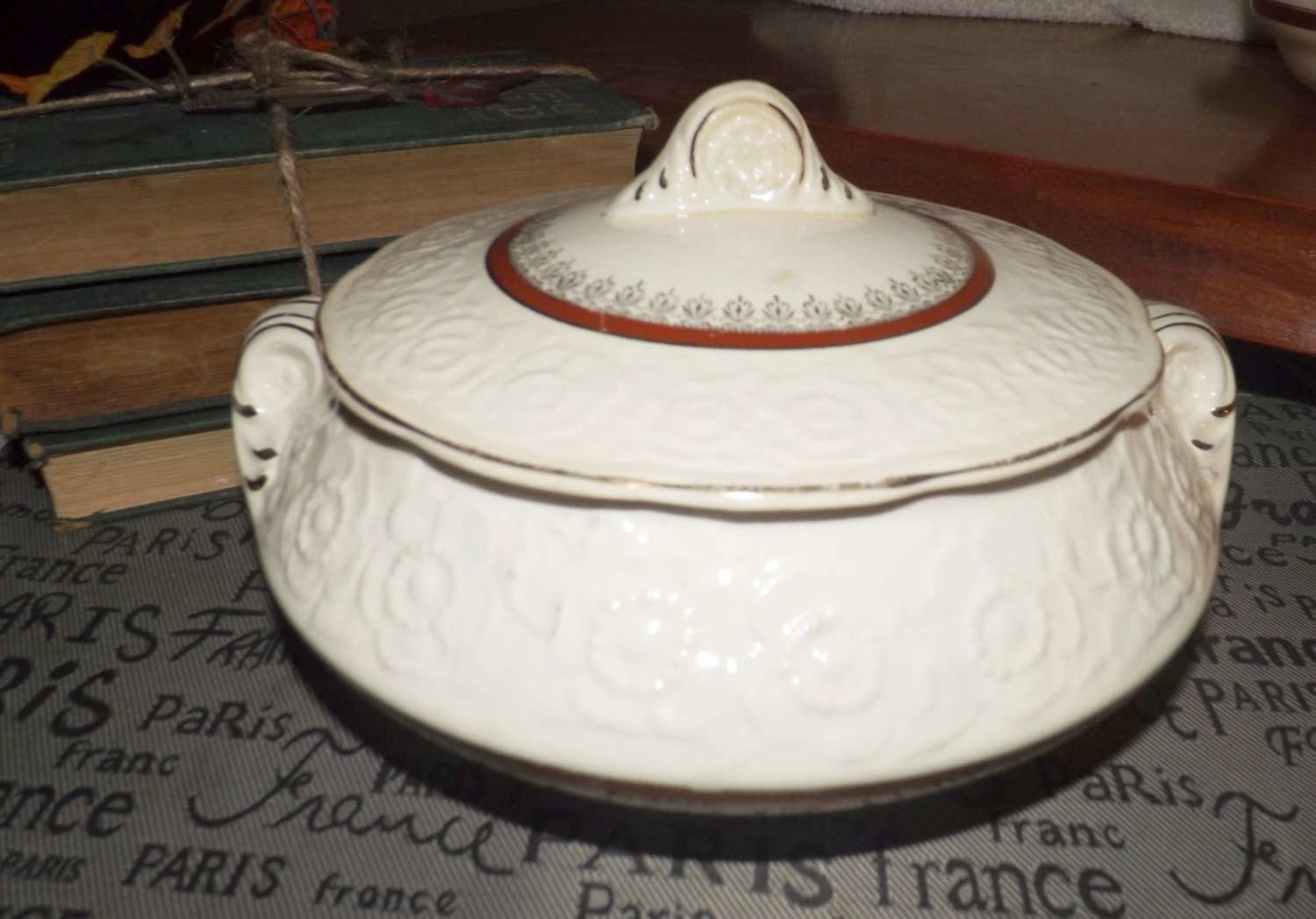 Quite vintage (1930s) Sovereign Potters Treasure O Gold pattern covered