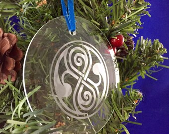 Hand Etched Gallifreyan Glass Ornament (Seal of Rassilon - large)