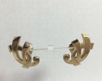 Vintage Gold Tone Signed Monet Clip On Earrings