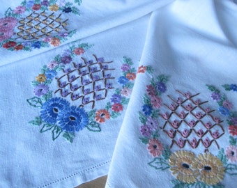 Square 33.5 " English hand embroidered tablecloth beautiful condition