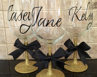 Bridesmaid Glitter Wine glass in gold - bridal party gifts - custom wine glasses - glitter wine glasses - bridesmaid gifts - bridesmaids