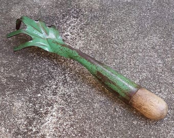 Vintage Garden Hand Tool Claw