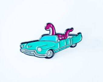 Brachiosaurus driving a car enamel pin. designosaur pin badge. soft enamel dinosaur pin. lapel pin. Cadillac dinosaur brooch. Dino diner.