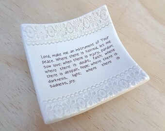 Personalised ring dish, white lace imprint. Porcelain ring holder. Wedding ring pillow, jewellery holder. Engagement or wedding gift