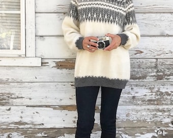 Vintage 90s wool knit sweater,alpaca,soft,fluffy,cozy,warm,lightweight,nordic,winter,fall,S,M,knitted,Christmas,grey,off white