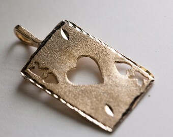 14 Karat Gold King of Hearts Pendant